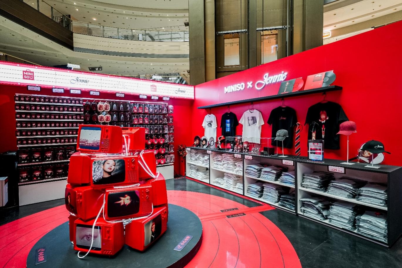 引爆兴趣消费，MINISO×JENNIE 联名快闪首日业绩突破220万