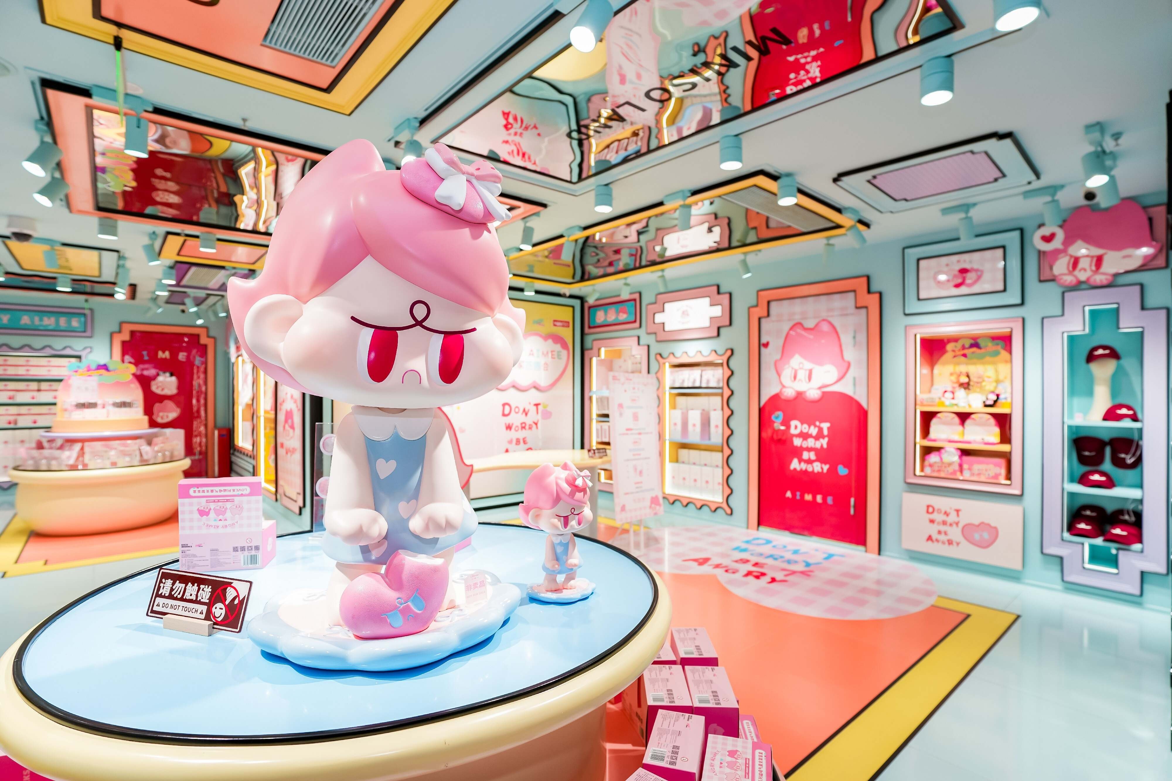 名创优品打造艺术家街区，
以“气宝”快闪实践原创艺术家IP战略